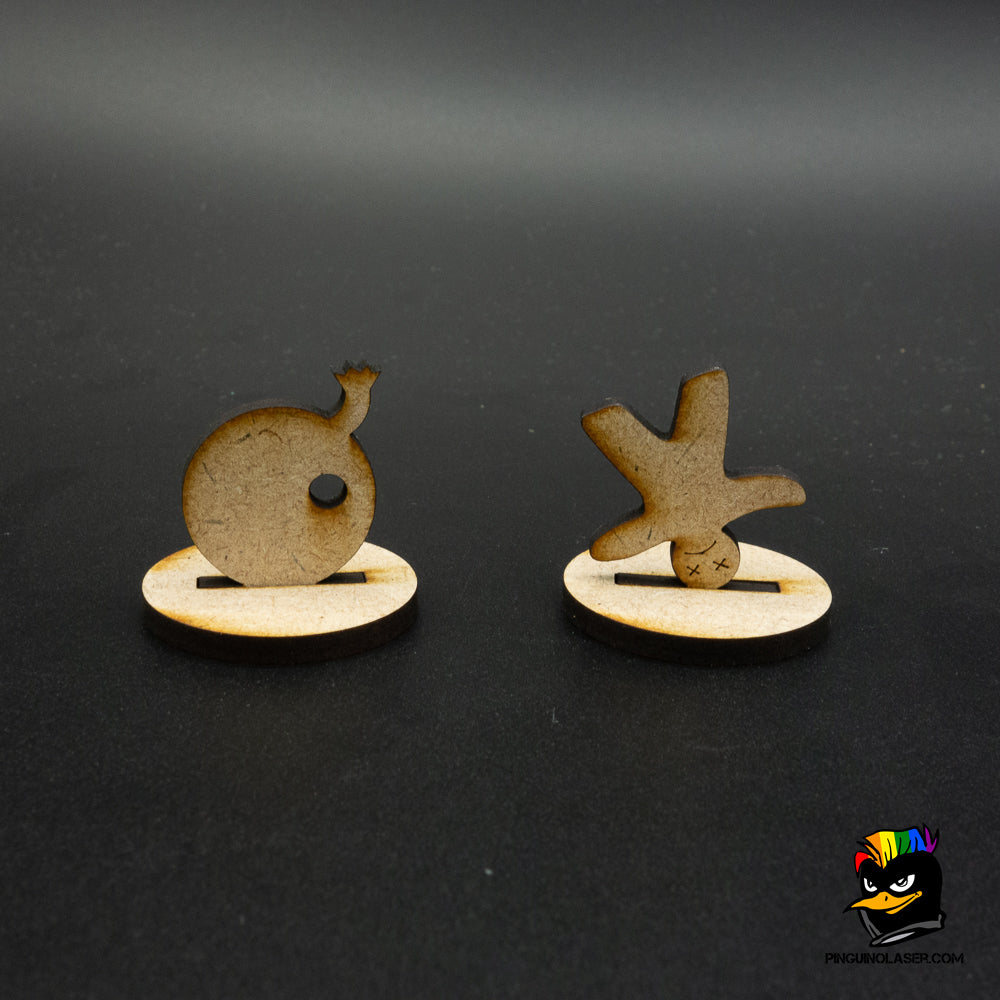 Foto de set marcadores lanzamiento Blood Bowl. Un marcador de bomba y otro es una silueta de alguien aterrizando de cabeza