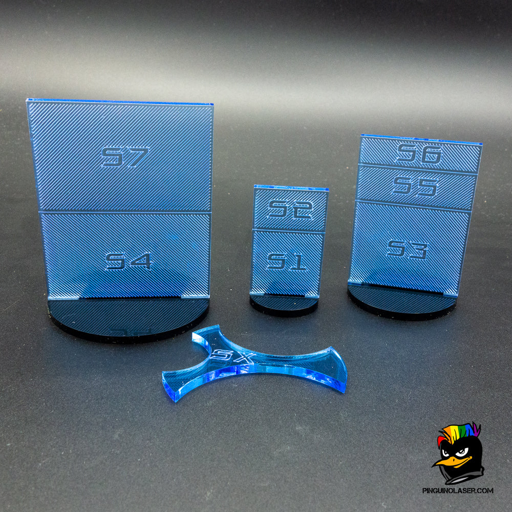 Foto de conjunto de las Siluetas de Infinity en metacrilato azul.