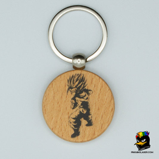 Llavero madera Dragon Ball. Gohan preparado para lanzar un ataque. La imagen es de cuerpo completo y de medio lado.