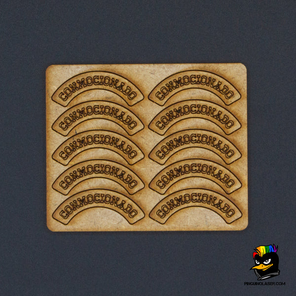 Placa de madera DM con 10 marcadores de "conmocionado" con grabado láser. Los marcadores se adaptan a la circunferencia de la peana