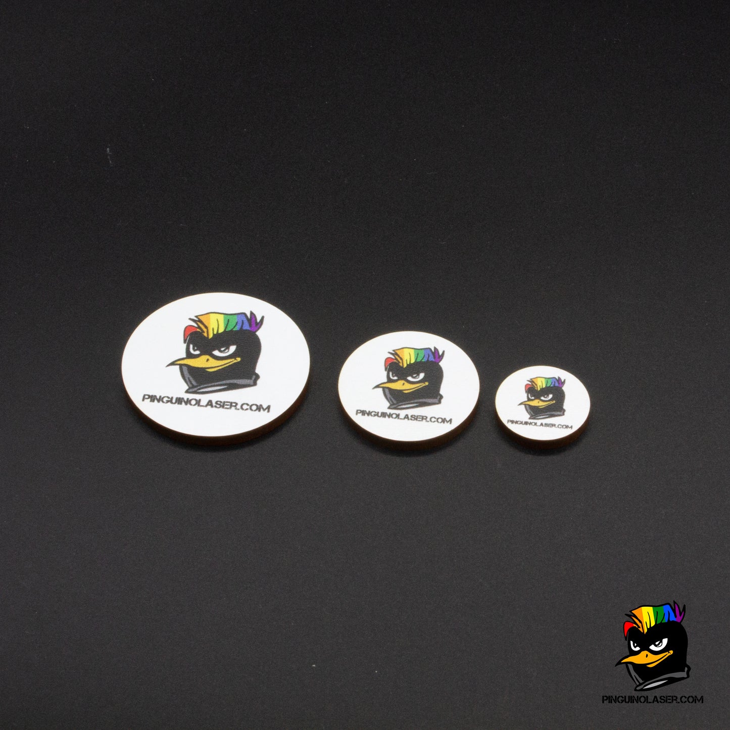 Foto conjunto marcadores impresos con el logotipo de la marca pingüino laser