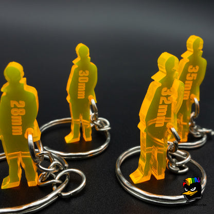 Foto conjunto llaveros de escala en metacrilato.