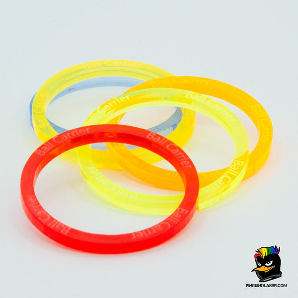 Foto de conjunto de cinco Ball Carrier Ring. Todos en metacrilato de colores fluor: rojo, amarillo, naranja y azul.