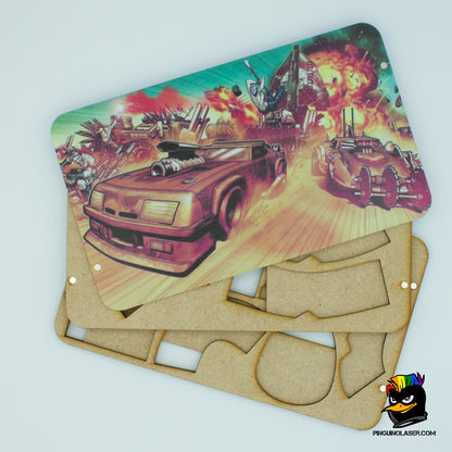 bandeja madera gaslands wooden gaslands tray. Imagen de la bandeja abierta con vista a tapa impresa con imagen de inspiración en mad max, y los otros dos pisos de las reglas vacíos.