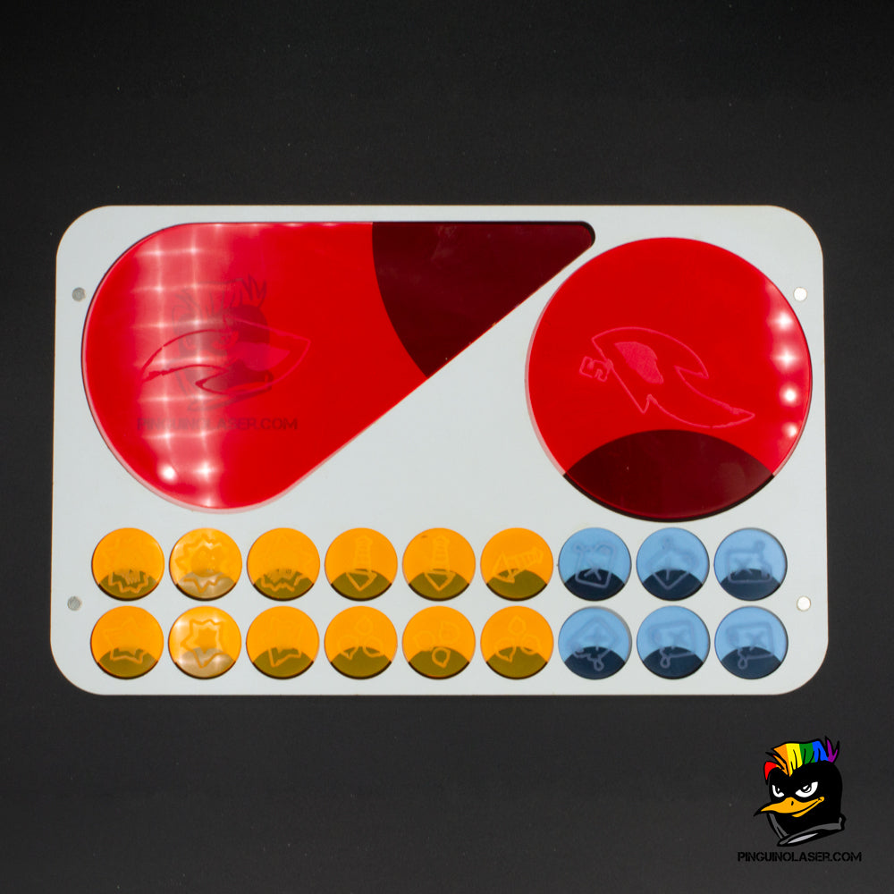 Foto del tercer piso de la bandeja blanca porta tokens Punkapocalyptic, con el token de lanzallamadas, incendiaria, los marcadores de chatarreros y gasolina.