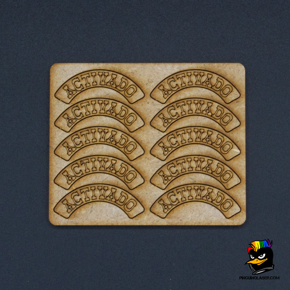 Placa de madera DM con 10 marcadores de "activado" con grabado láser. Los marcadores se adaptan a la circunferencia de la peana