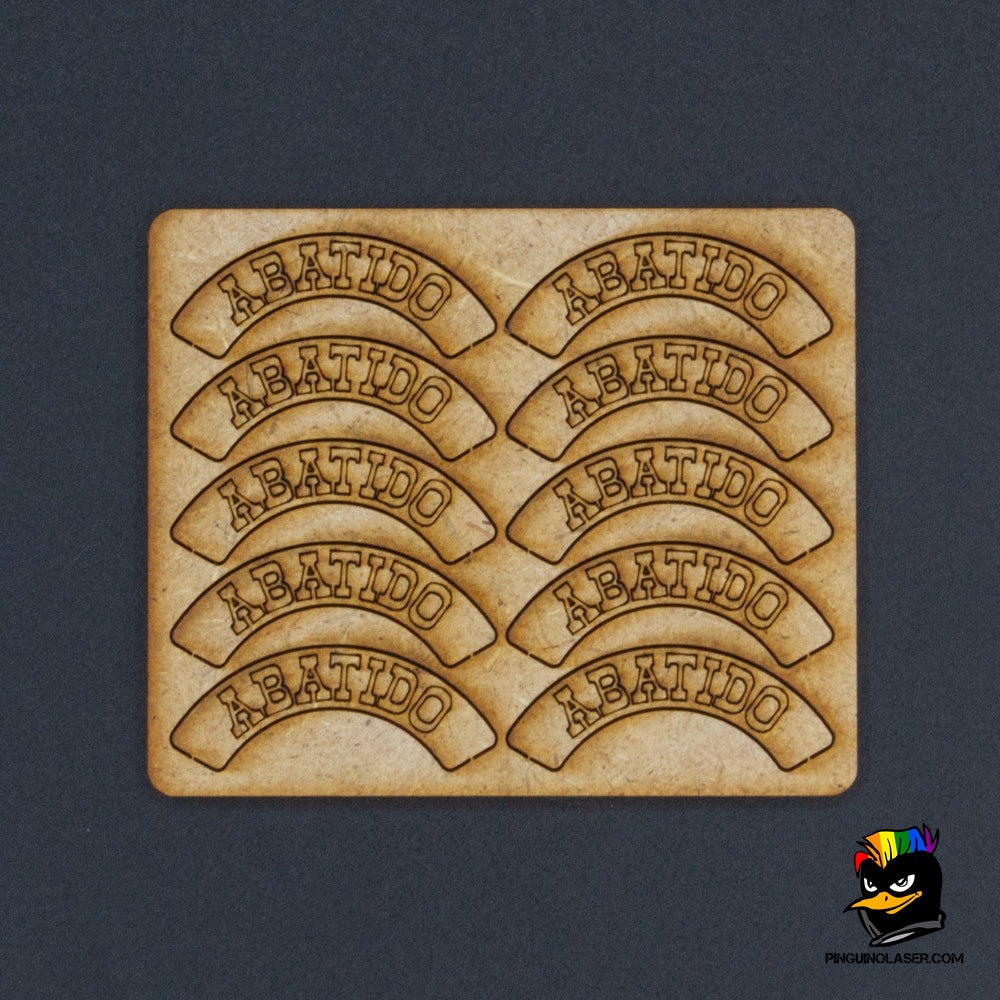 Placa de madera DM con 10 marcadores de "abatido" con grabado láser. Los marcadores se adaptan a la circunferencia de la peana