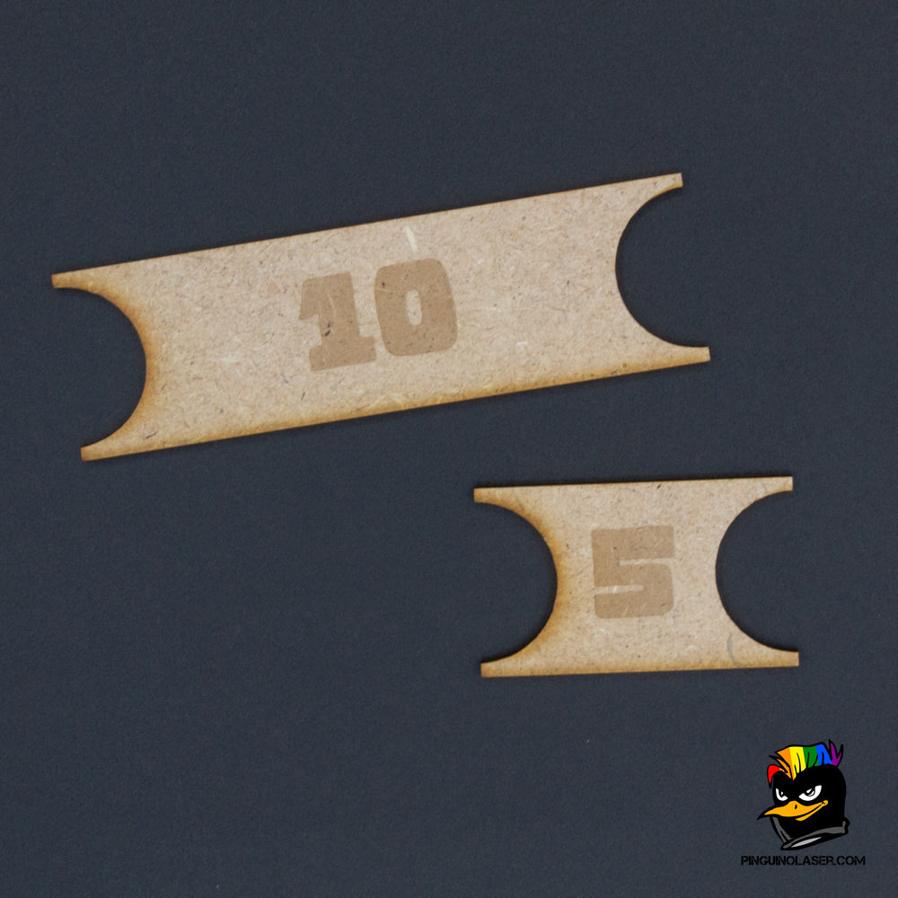 Foto de dos reglas de DM de 10  y  5 cm con agujero de peana de 25mm en los extremos para noo haya duda de la distancia