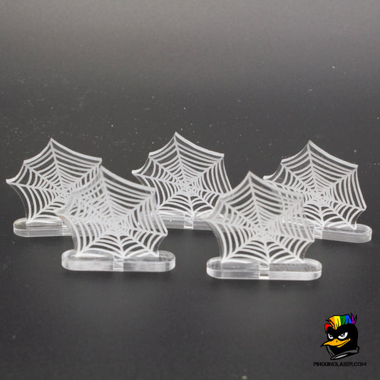 Foto conjunto de cinco marcadores de telaraña. Fabricados en metacrilato transparente con la telaraña grabada a láser. Base de metacrilato transparente.