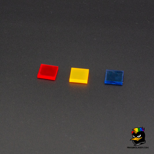 Foto de conjunto de tres contadores cuadrados de metacrilato de distinto colores: rojo,amarillo y azul.