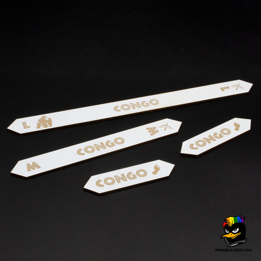 Foto de las cuatro reglas del juego Congo en madera blanca con grabado laser. 
