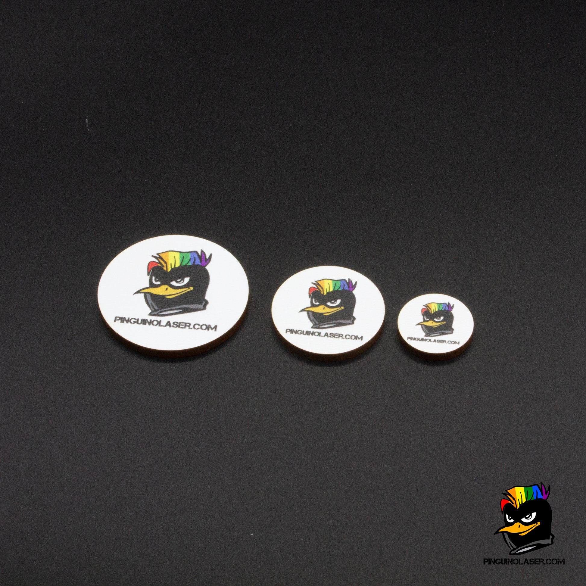 Foto conjunto marcadores impresos con el logotipo de la marca pingüino laser