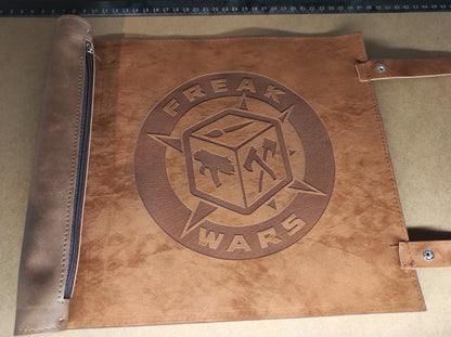 Bandeja dados enrollada roll con el grabado del logotipo de lasFreak Wars